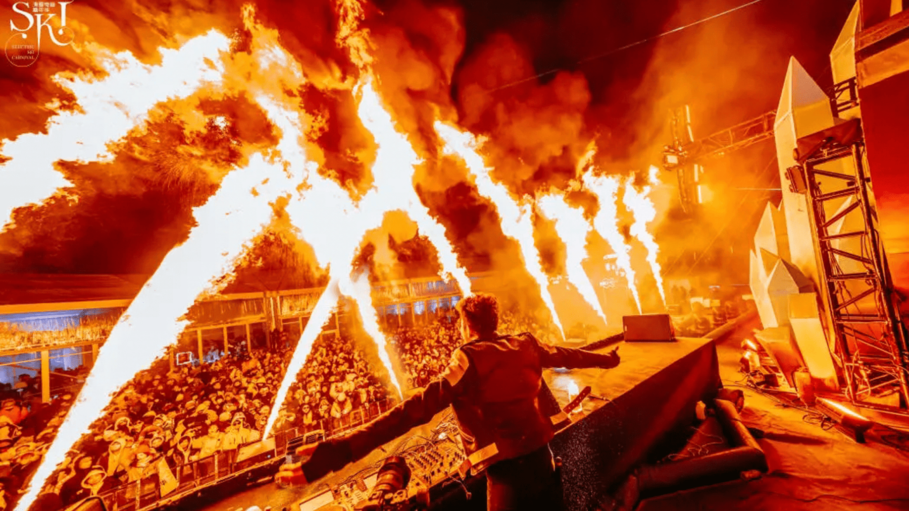 CIRCLE FLAMER X-F1800 effect - Pyro machine by Showven | Sparkularshop